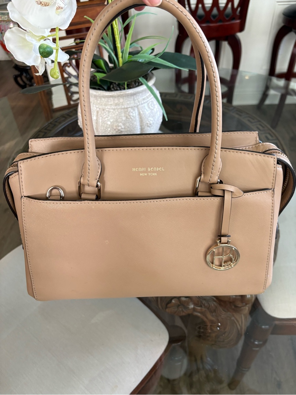 🤍🤍HENRI BENDEL WEST 57th BEIGE SAFFIANO LEATHER SATCHEL!🤍🤍
